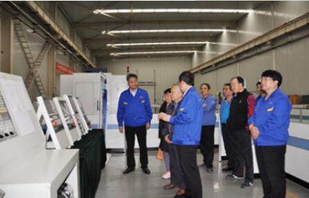 原機械工業部副部長賈成炳一行前往寶雞機床參觀 原機械工業部副部長賈成炳一行前往寶雞機床參觀