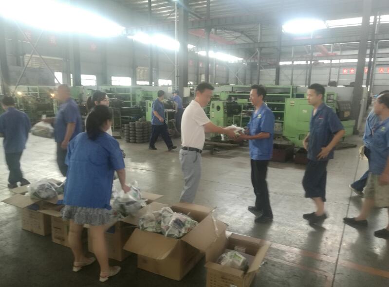 達州市經濟工會到新達泵閥開展“夏日送清涼、 關懷暖人心”慰問活動 達州市經濟工會到新達泵閥開展“夏日送清涼、 關懷暖人心”慰問活動