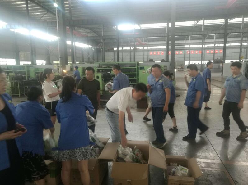 達州市經濟工會到新達泵閥開展“夏日送清涼、 關懷暖人心”慰問活動 達州市經濟工會到新達泵閥開展“夏日送清涼、 關懷暖人心”慰問活動