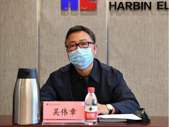 集團公司黨委副書記、總經理吳偉章出席會議并講話。 集團公司黨委副書記、總經理吳偉章出席會議并講話。
