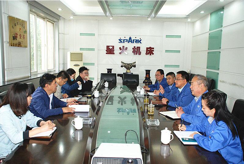 天水市國資委領導和蘭州大學教授同時來星火公司調研 天水市國資委領導和蘭州大學教授同時來星火公司調研