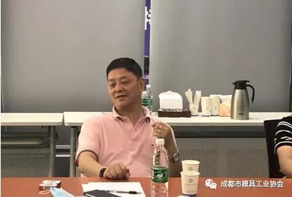 成都市模具協會秘書長楊華軍交流照片 成都市模具協會秘書長楊華軍交流照片