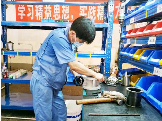 戰酷暑 高溫下的守候 ——致敬高溫下最美的大閥人 戰酷暑 高溫下的守候 ——致敬高溫下最美的大閥人