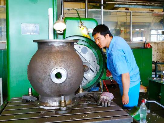 戰酷暑 高溫下的守候 ——致敬高溫下最美的大閥人 戰酷暑 高溫下的守候 ——致敬高溫下最美的大閥人