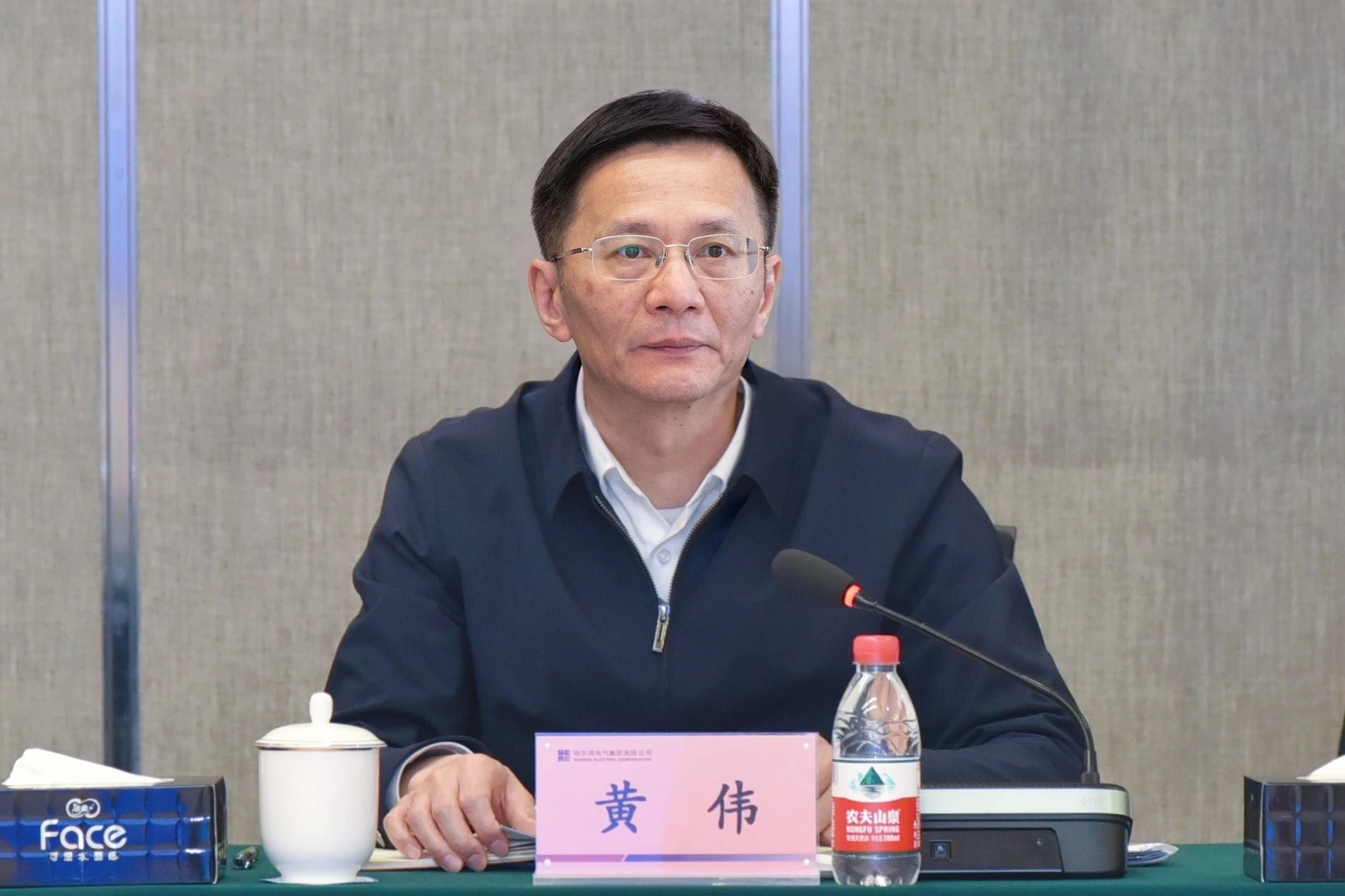 哈電集團總經理、黨委副書記黃偉作發言 哈電集團總經理、黨委副書記黃偉作發言