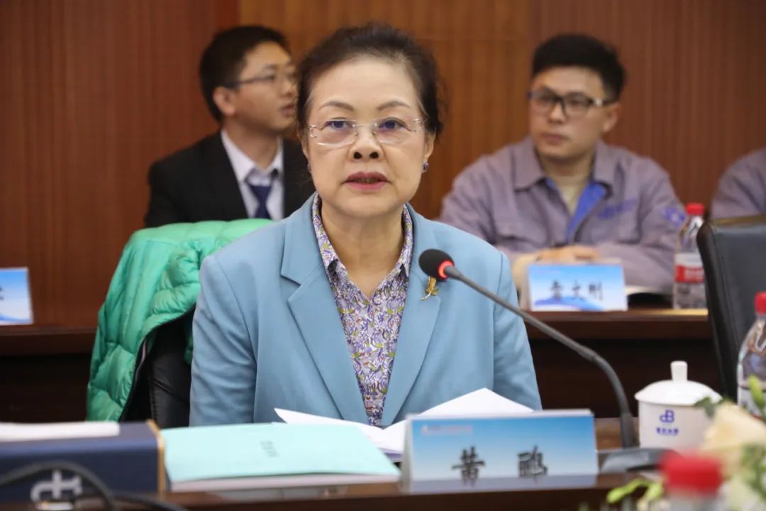 中國通用機械工業協會會長黃鸝主持會議 中國通用機械工業協會會長黃鸝主持會議