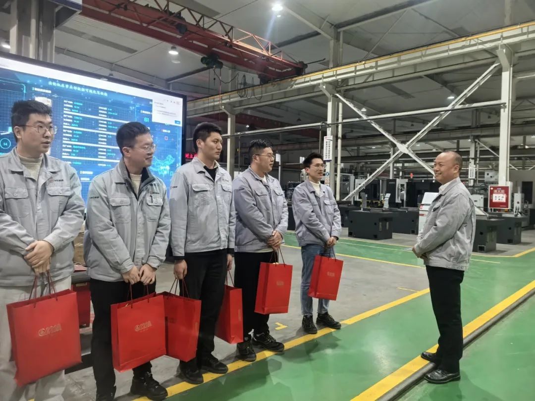 寧江機床公司領導親切慰問一線員工 寧江機床公司領導親切慰問一線員工
