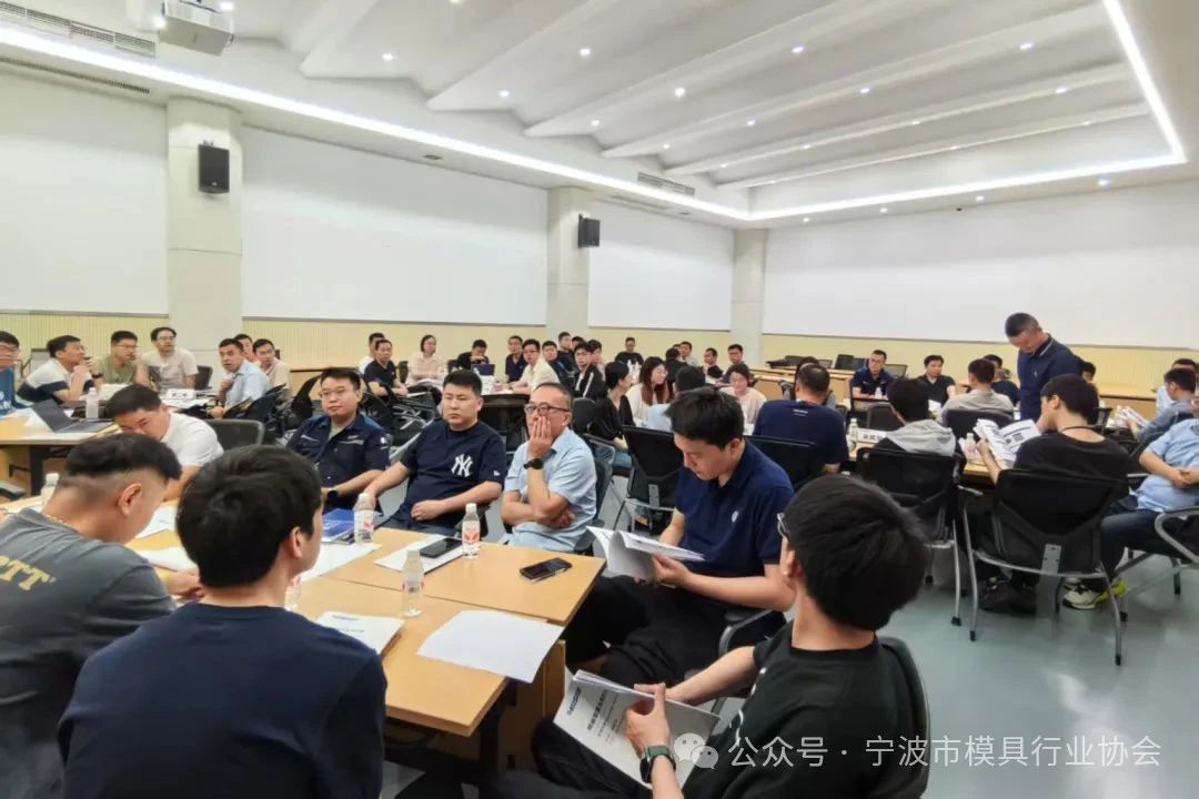 海天精工開展精益化生產專項培訓,助力企業高效發展 海天精工開展精益化生產專項培訓,助力企業高效發展