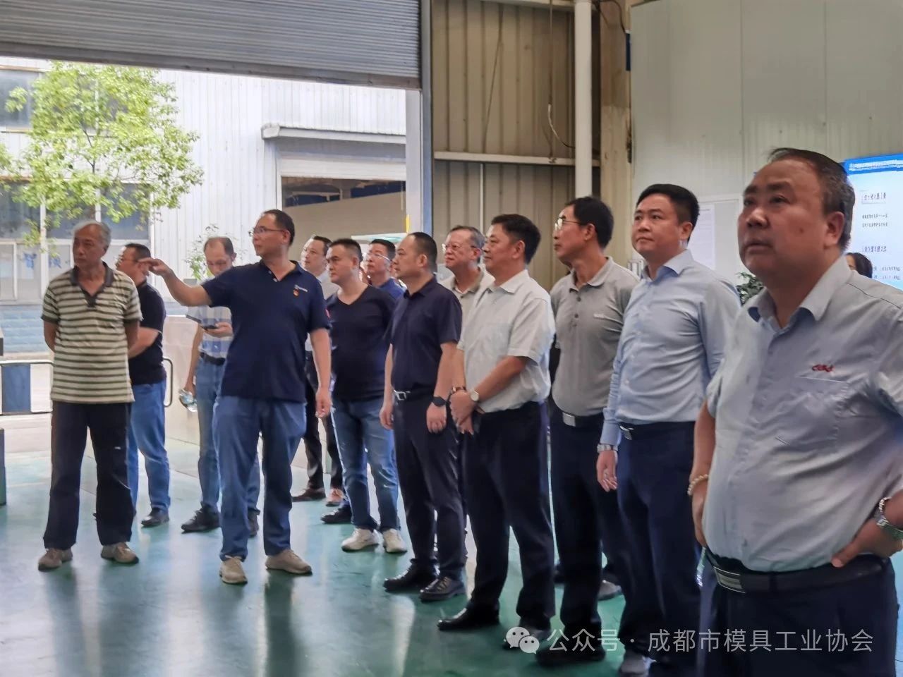 成都模協理事長、監事長單位領導參觀航天模具公司 成都模協理事長、監事長單位領導參觀航天模具公司