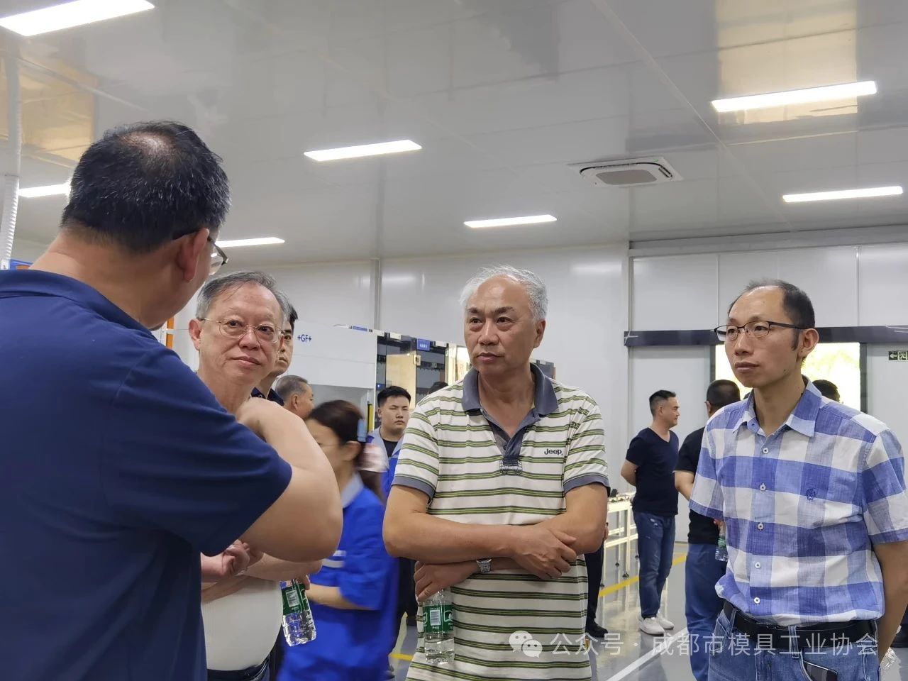 成都模協理事長、監事長單位領導參觀航天模具公司 成都模協理事長、監事長單位領導參觀航天模具公司