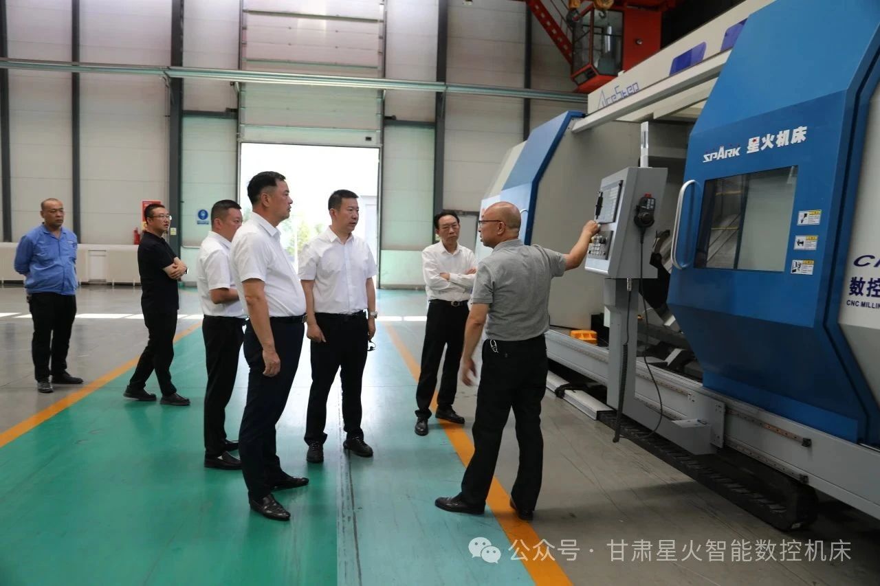 深圳東風汽車有限公司董事長劉金成一行蒞臨星火數控公司考察調研 深圳東風汽車有限公司董事長劉金成一行蒞臨星火數控公司考察調研