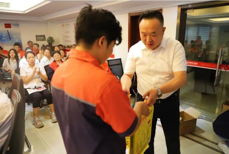表彰先進,激勵前行 表彰先進,激勵前行